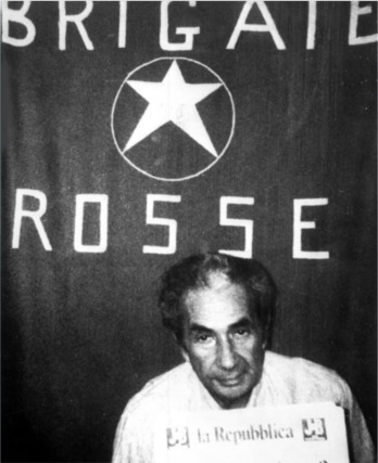 Aldo Moro en una fotografía difundida por las Brigadas Rojas durante el secuestro.