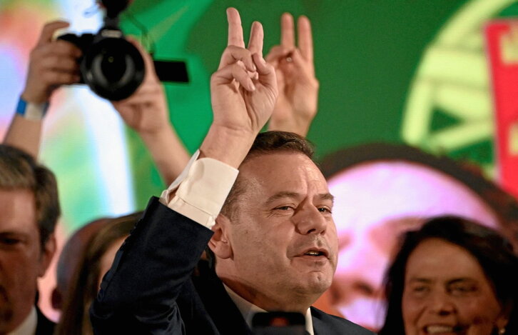 Luís Montenegro celebra su ajustadísima victoria.