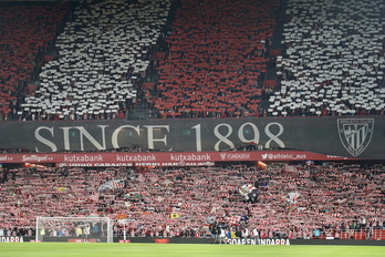 Mosaico realizado en la previa de la eliminatoria de Copa ante el Barcelona en San Mamés.