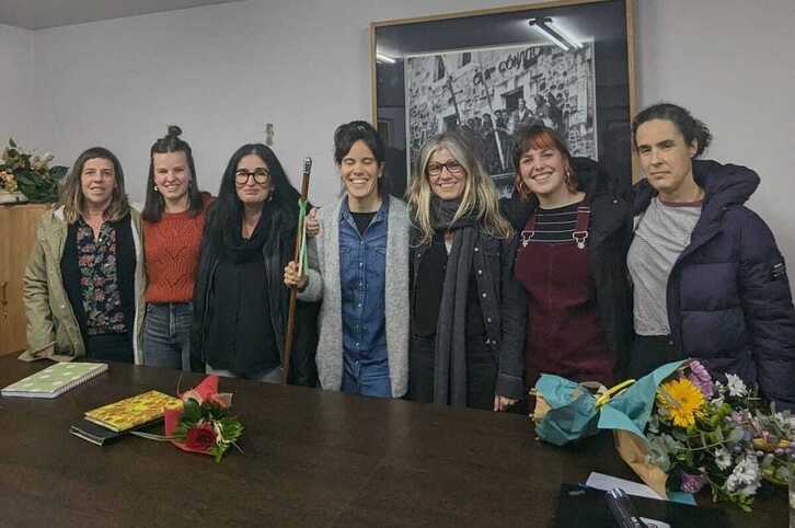 Soilik emakumez osatutako Larrabetzuko lehen udal gobernua.