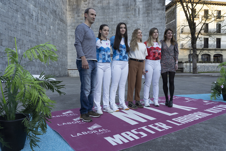 Finaleko lau protagonistak, gaur Arrasaten egindako aurkezpenean.