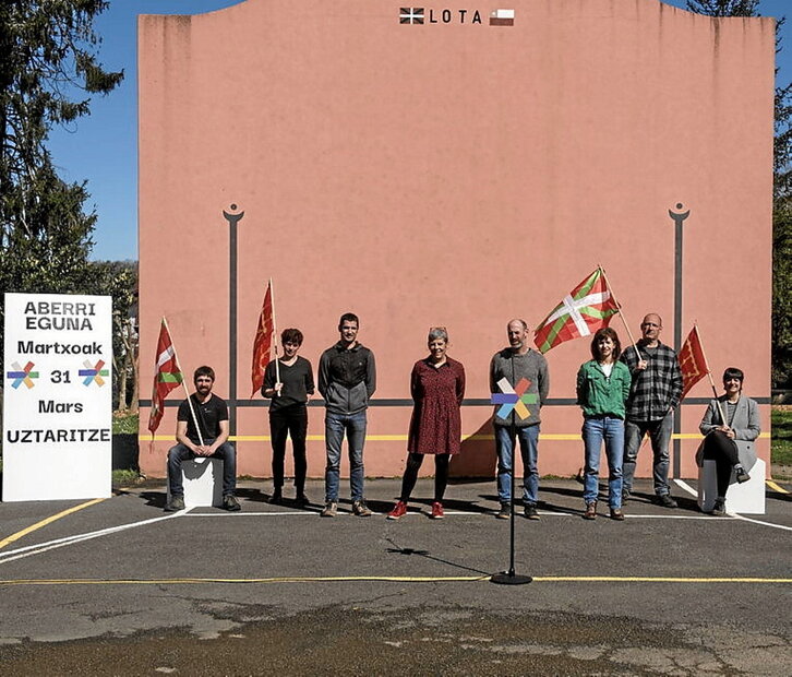 Bagira mugimenduaren agerraldia, atzo, Uztaritzen.