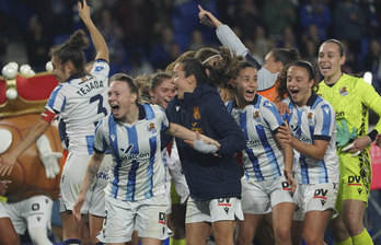 Las jugadoras de la Real celebran el pase a la final de Copa.