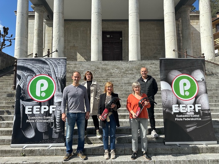 Mutrikun aurkeztu dute gaur aurtengo zestako Elite txapelketa.