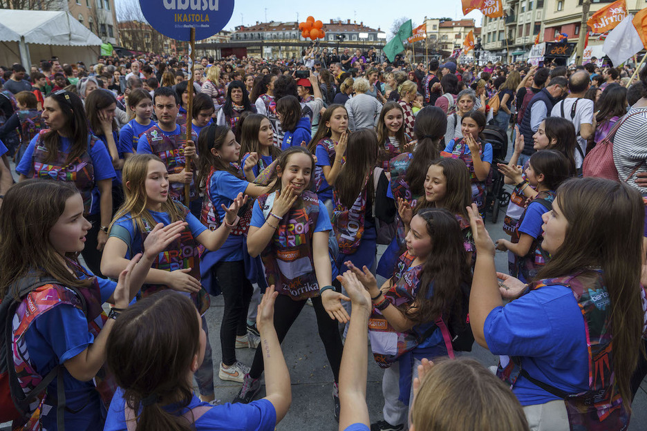 Giro alaian murgilduta zegoen Irundik hasi da Korrika.