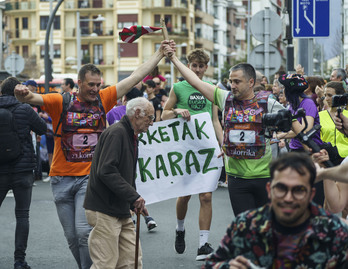 La primera imagen viral de Korrika la ha protagonizado este hombre. 