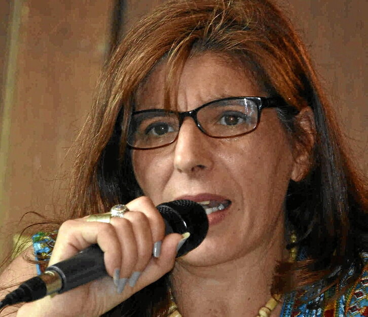 Kamira Nait Sid agerraldi publiko batean, atxilotua izan aurretik.