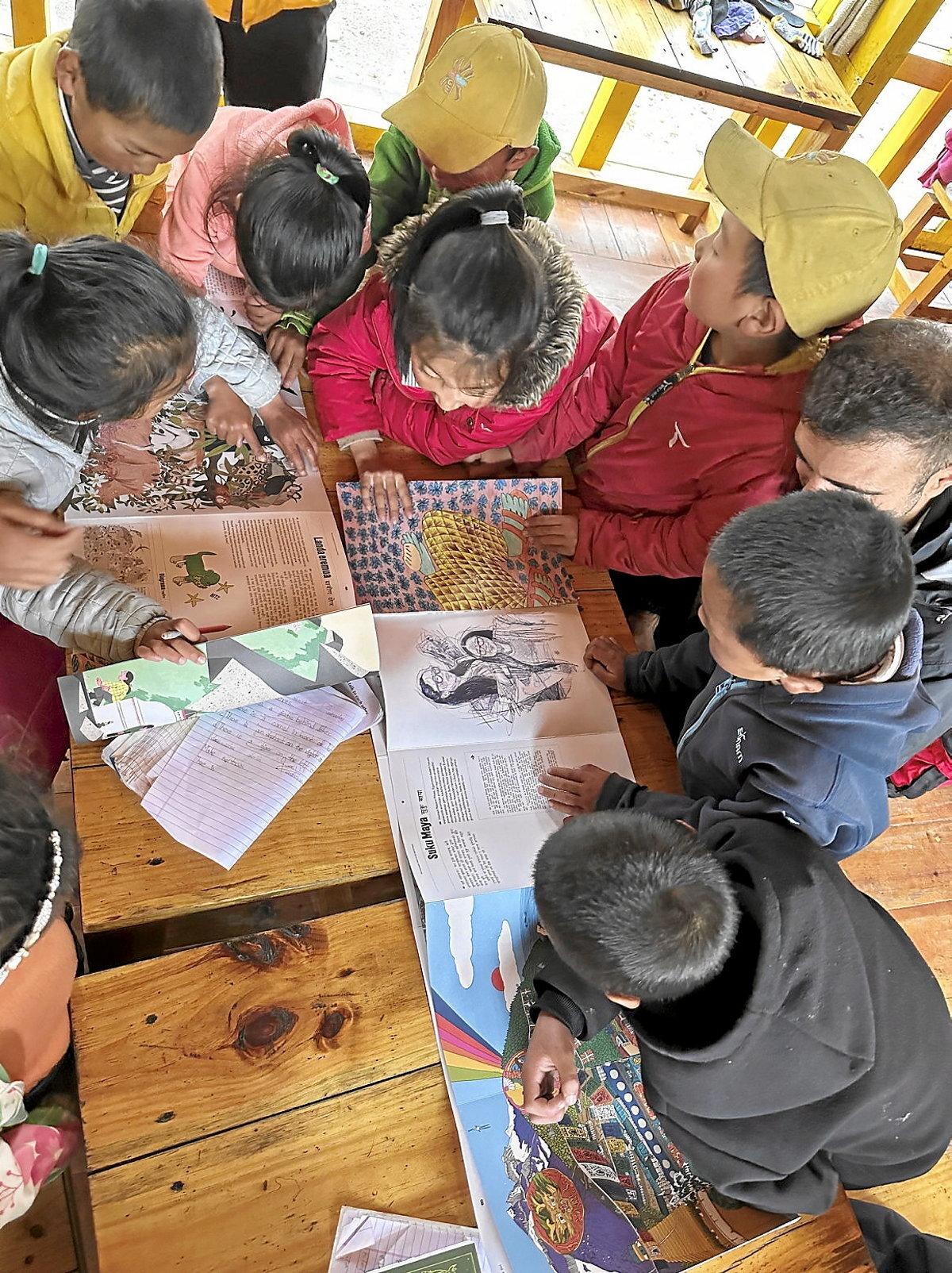 Haurrak ilusio handiz jaso zuten liburua (UTZITAKOA)