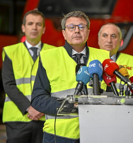 José Antonio Santano y el consejero Iñaki Arriola, en una comparecencia en CAF.
