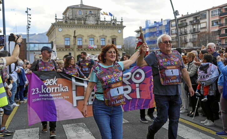 Bidasoko AEK-ko irakasleena izan zen Korrikaren lehen kilometroa.