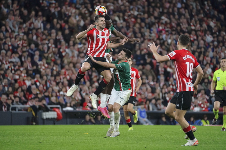 Alavesek derbiko arantza atera nahiko du San Mamesen.