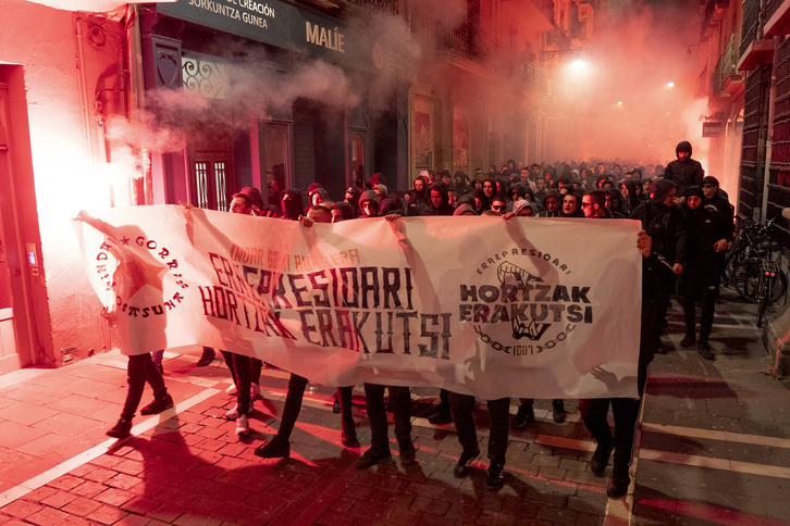 Indar Gorri ha marchado por las calles de Alde Zaharra de Iruñea. 