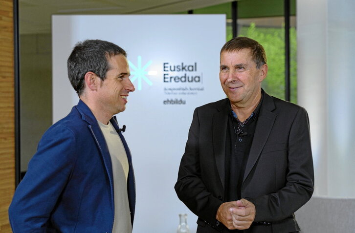 El candidato a lehendakari de EH Bildu, Pello Otxandiano, y el coordinador general de EH Bildu, Arnaldo Otegi.