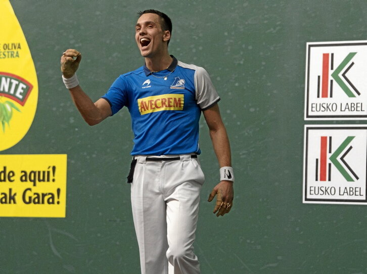 Javier Zabala, protagonista atzo Labriten, tanto bat ospatzen.