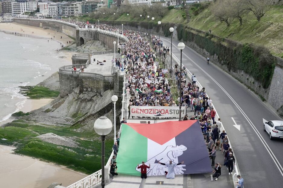 Imagen de la manifestación celebrada este domingo en Donostia. Imagen de la manifestación celebrada este domingo en Donostia.