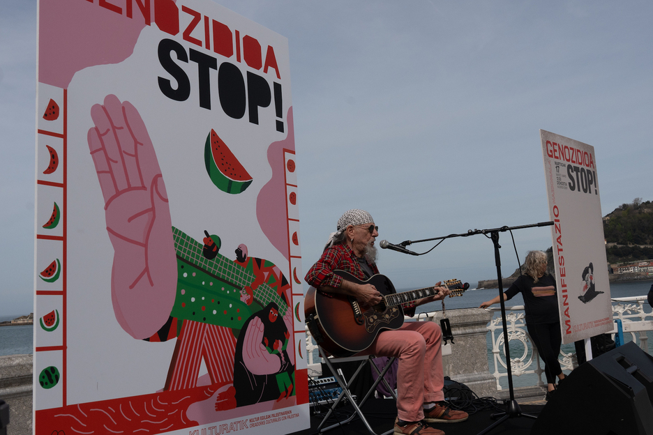 El Drogas, este domingo en la manifestación de Donostia. El Drogas, este domingo en la manifestación de Donostia.