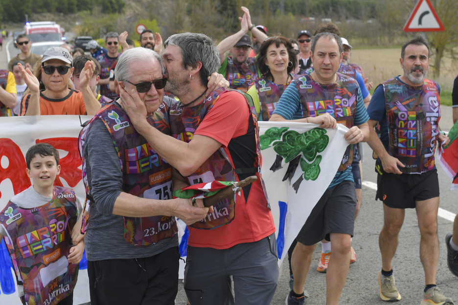 Adin guztietako lagunek parte hartu dute Korrikan. Adin guztietako lagunek parte hartu dute Korrikan.