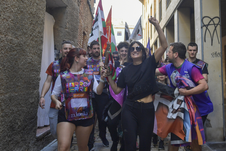 Jendetza Castoneko erdigunean. Jendetza Castoneko erdigunean.