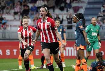 Oguiza celebra el gol que adelantaba al Athletic nada más comenzar la segunda parte.