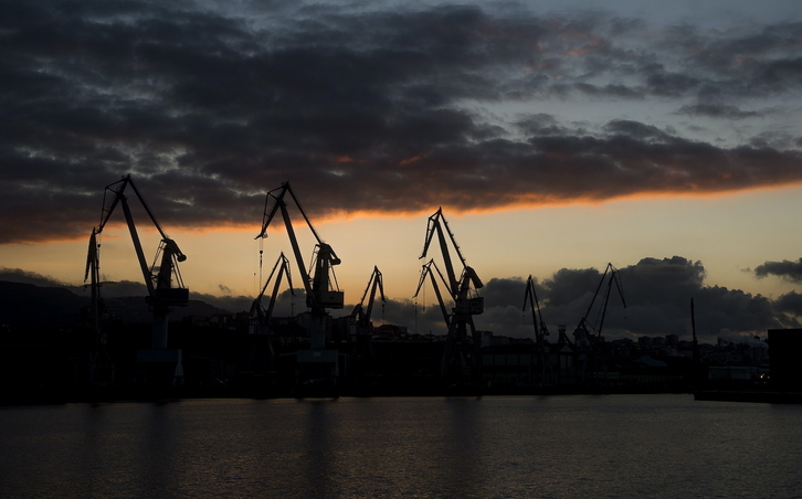 Imagen de archivo de las grúas del desaparecido astillero de La Naval, en Sestao.