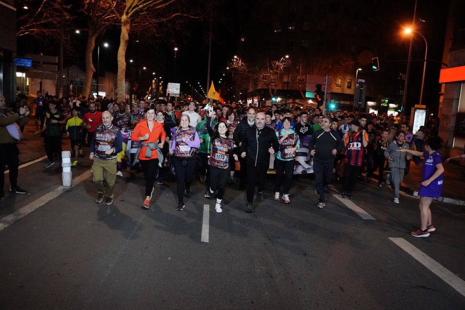 Bakartxo Tejeria Gasteizko Parlamentuko presidentea, lekukoa eskuetan. 