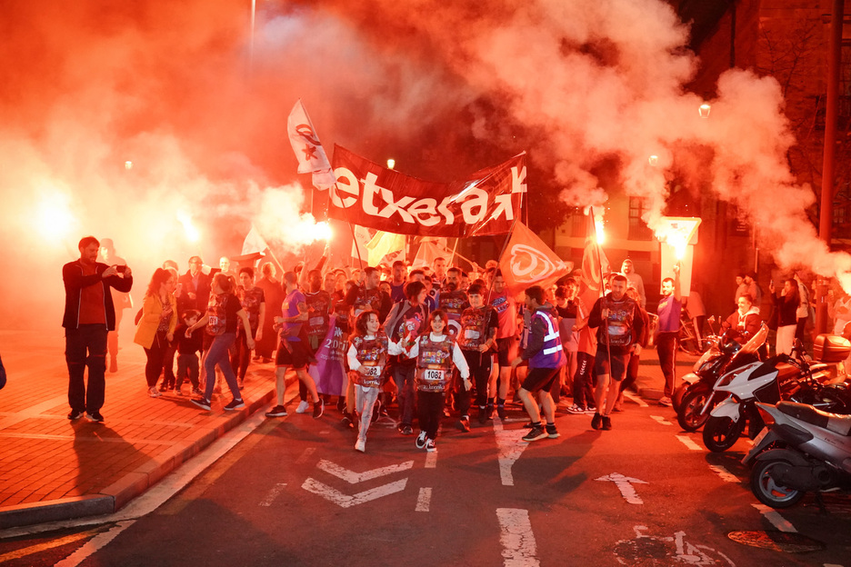 Bengalek argitu dute tarteka bidea. 