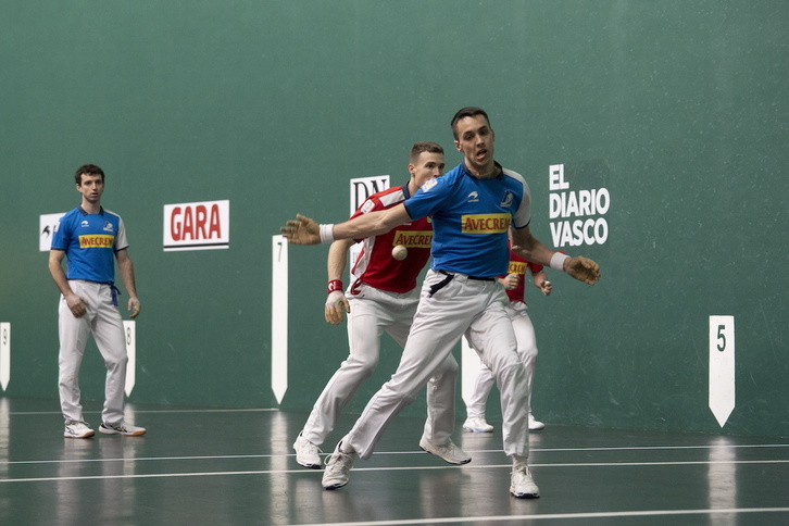 Javi Zabalaren azken hilabeteetako emaitza bikainek saria izan dute.