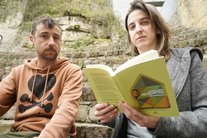 Garagarza eta Azkargortak batera idatzi dute liburuaren hitzaurrea.