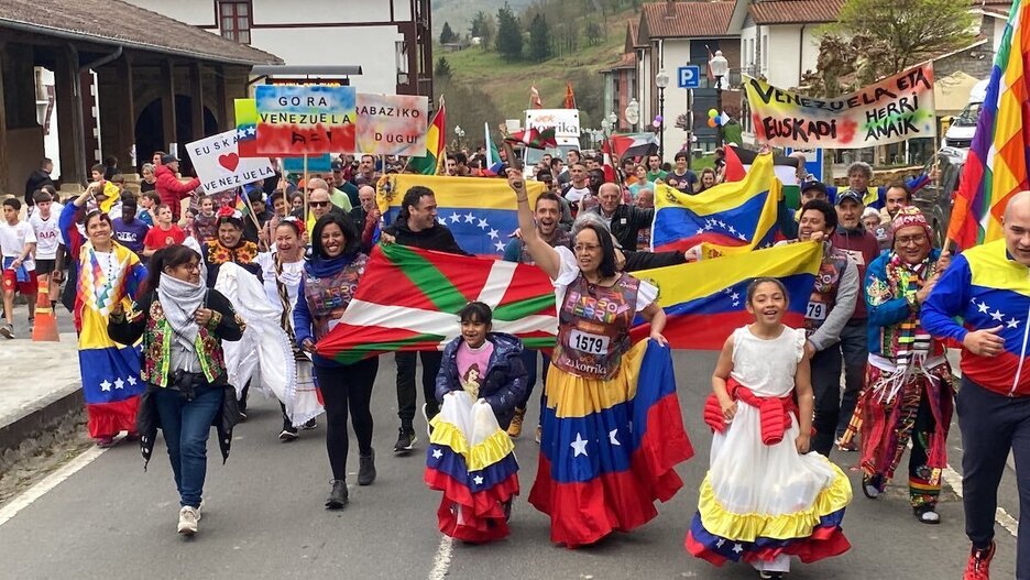 Bilboko Venezuelako Kontsulatuak hartu du lekukoa Ziortza-Bolivarren. Bilboko Venezuelako Kontsulatuak hartu du lekukoa Ziortza-Bolivarren.