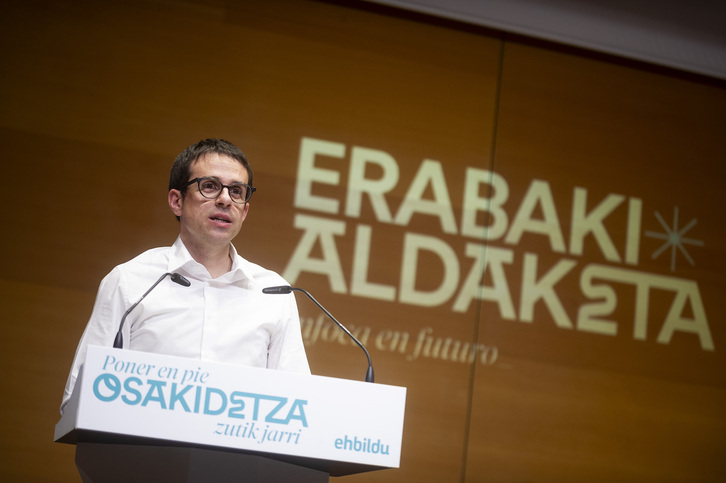 El candidato a lehendakari de EH Bildu, Pello Otxandiano, defendió la necesidad de volver a poner en pie Osakidetza.