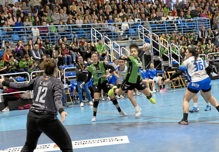 Beti Onak da un salto cualitativo y disputará el playoff por el título.