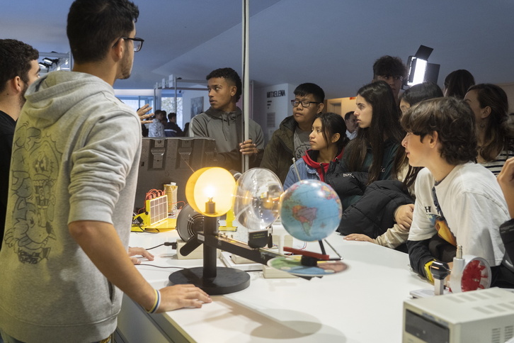 Irudian, EHUren Zientzia Astearen azken edizioa.