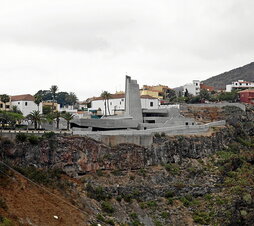 Museo Sakratua eta Adeje plaza, Tenerifeko Kanarietako uhartean.