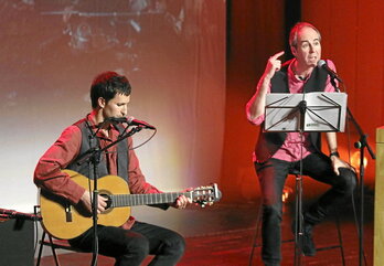 Irudian, Josu Aurrekoetxea eta Unai Elorriaga emanaldiaren une batean.