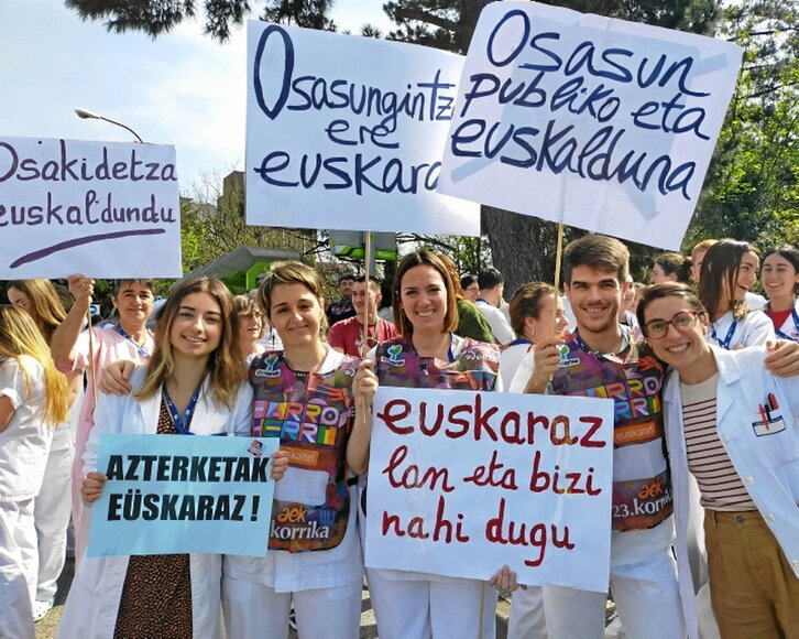 Usansoloko ospitaleko langile taldea, lasterketaren zain.