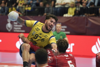 Alberto 'Tito' Díaz, en un partido frente al Logroño en Artaleku