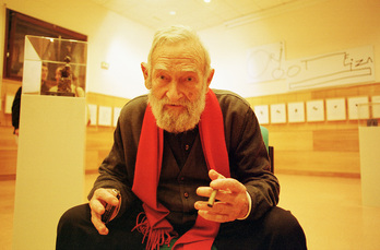 Jorge Oteiza, 2000. urteko irudi batean.