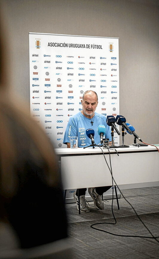 Bielsa compareció ayer en un hotel de Donostia.