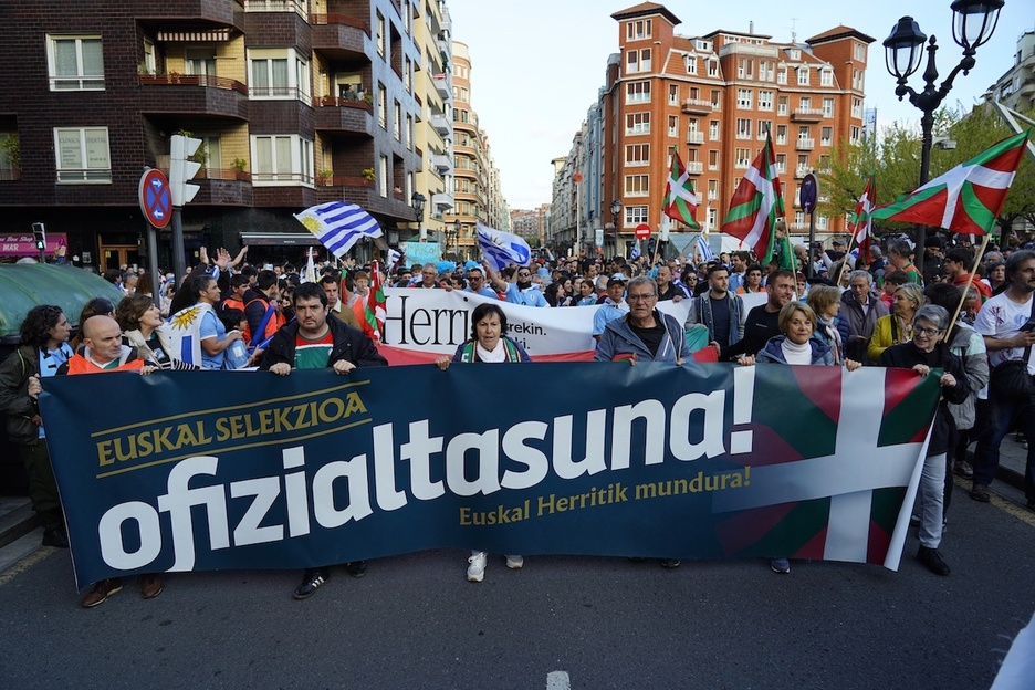 Ofizialtasunaren lema argi eta garbi utzi dute.