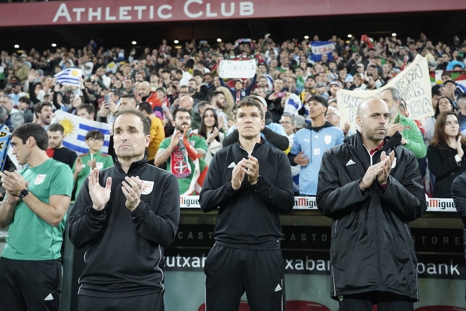 Jagoba Arrasate hautatzailea eta bere laguntzaileak.