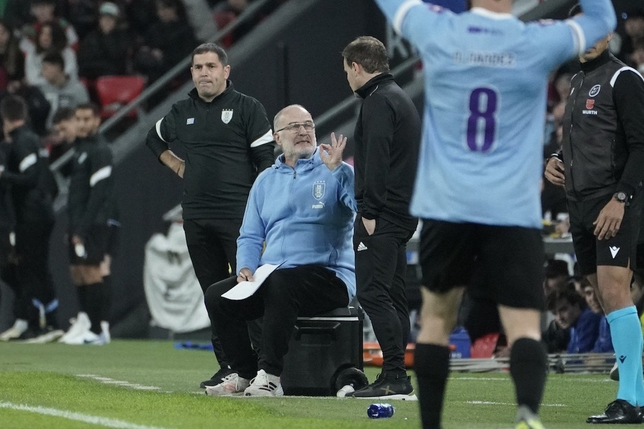 Marcelo Bielsa Uruguaiko hautatzailea, Arrasaterekin hitz egiten.