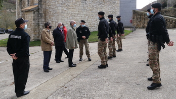 El consejero Erkoreka, en una visita a unidades especiales de la Ertzaintza.