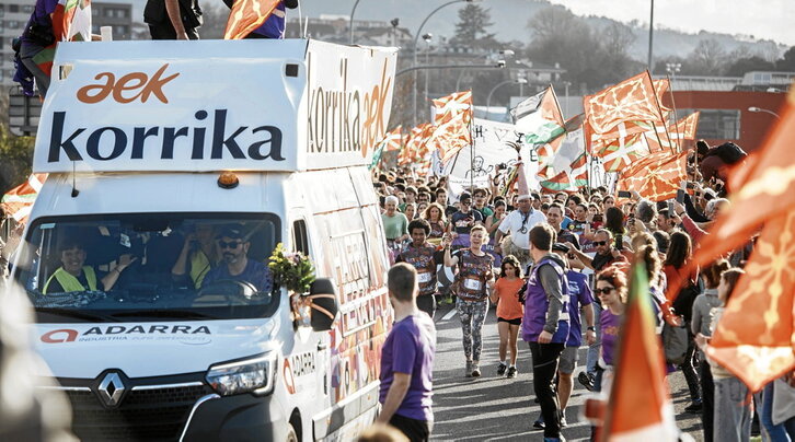 Korrikaren 23. edizioa Irundik abiatu zen apirilaren 14an, ehunka lagunekin.