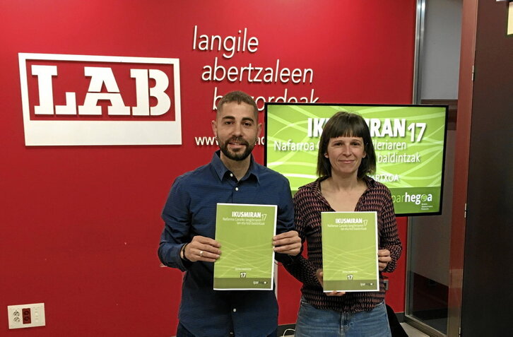 Imanol Karrera y Edurne Larrañaga, en la presentación del informe de la Fundación Ipar Hegoa.
