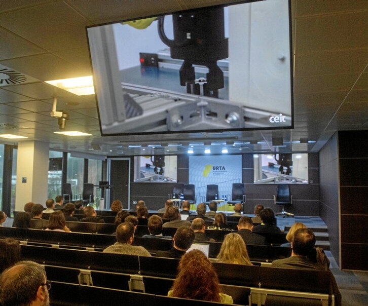 Industria adimendunari buruzko topaketa, iaz.