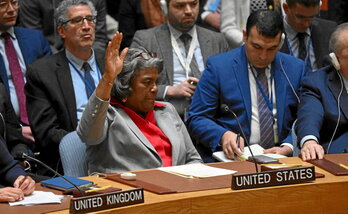 La embajadora de EEUU en la ONU, Linda Thomas-Greenfield, se abstiene en la votación.