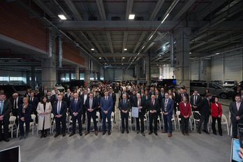 Acto celebrado este martes en la fábrica que Mercedes-Benz tiene en Gasteiz.