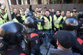 Europapress_5809591_varias_personas_protestan_enfrentan_policia_foral_navarra_parte_trasera