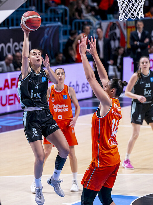 Kopan bere mailatik urruti ibili zen Alba Prieto onena beharko du IDK Euskotrenek Ferrolen.