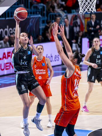 Kopan bere mailatik urruti ibili zen Alba Prieto onena beharko du IDK Euskotrenek Ferrolen.